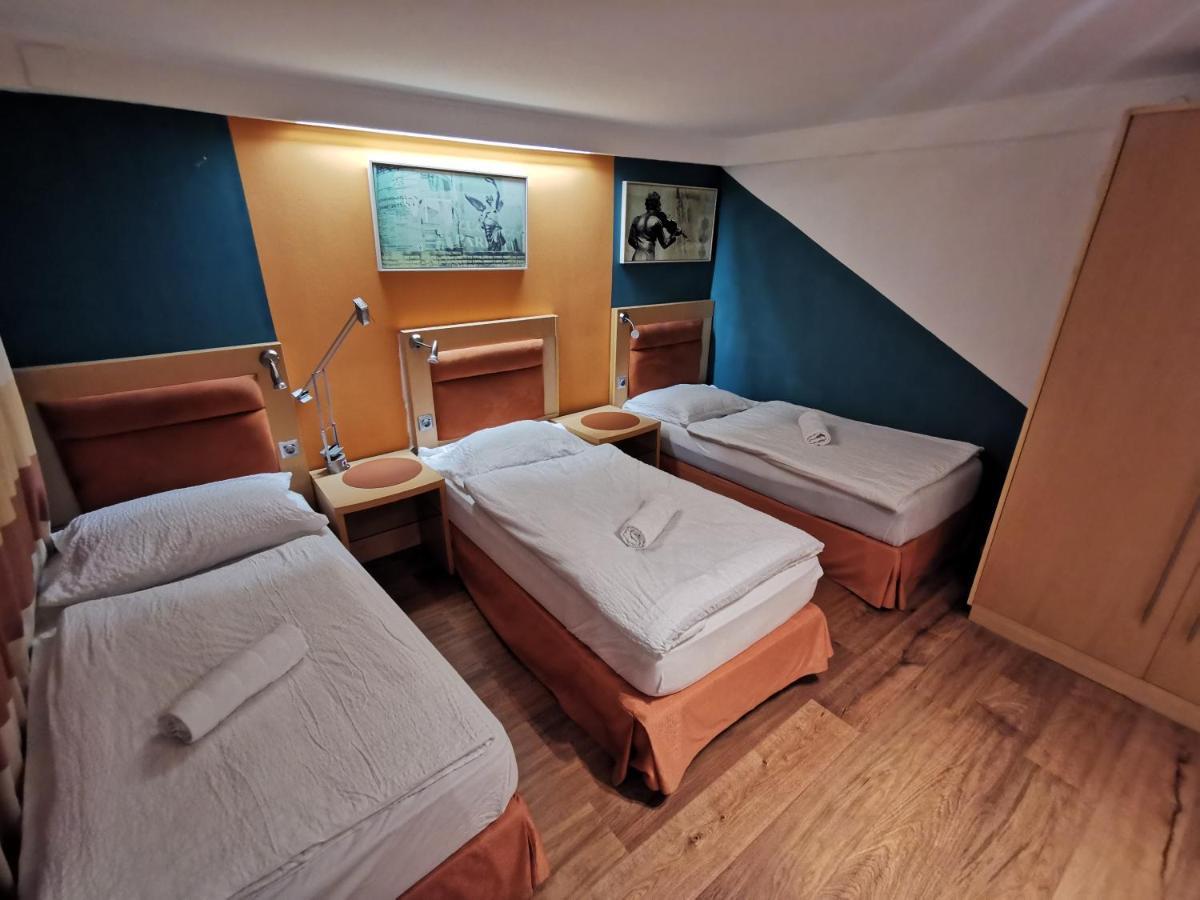 Pension Foehrenhain Герасдорф-бай-Вин Экстерьер фото