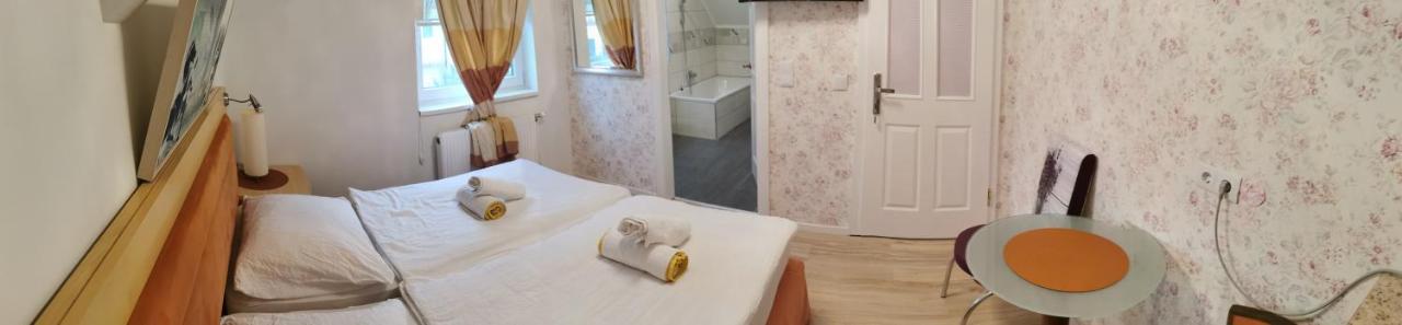 Pension Foehrenhain Герасдорф-бай-Вин Экстерьер фото