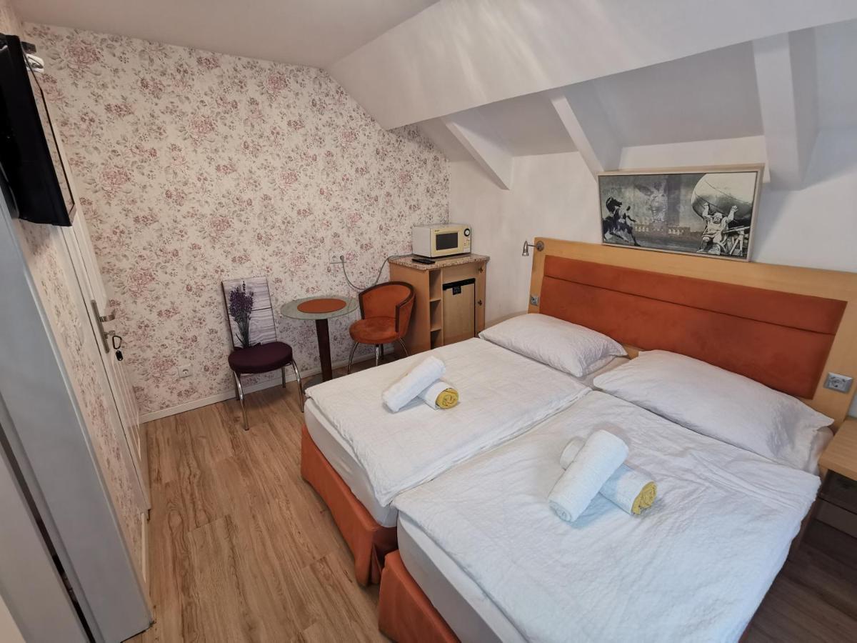 Pension Foehrenhain Герасдорф-бай-Вин Экстерьер фото
